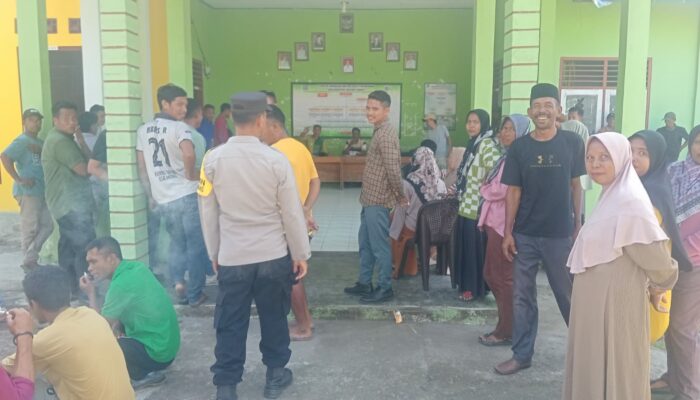 POLSEK KILO FASILITASI DIALOG DAMAI GERAKAN PEMUDA REVOLUSI MBUJU DENGAN PEMERINTAH DESA TERKAIT PENGELOLAAN BUMDES