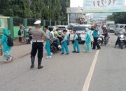 Unit Lantas Polsek Rasanae Barat Polres Bima Kota Laksanakan Kegiatan Rawan Pagi, Bantu Pelajar Menyebrang Jalan