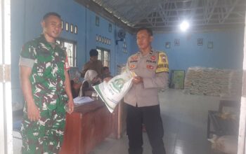 Sukses! 817 Warga Lombok Barat Terima Bantuan Pangan Dikawal Polisi