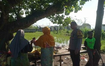 Bhabinkamtibmas Lombok Barat Ajarkan Warga Ubah Pekarangan Jadi Aset Pangan Produktif