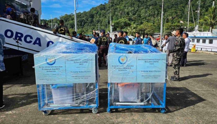 Bantu Korban Banjir, KKP Salurkan Alat Penyaringan Air