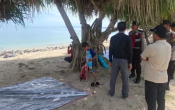 Libur Akhir Pekan, Polisi Patroli di Pesisir Sekotong Lombok Barat