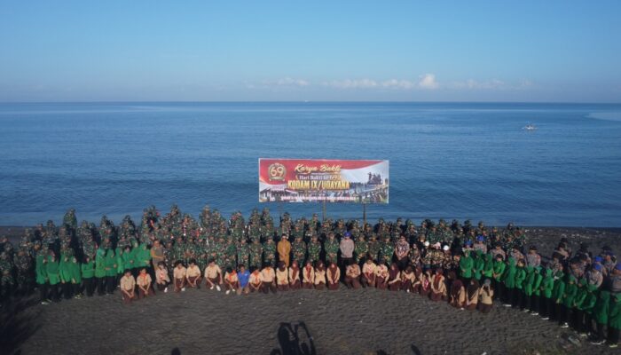 Ratusan Personel dan Warga Gotong Royong di Pantai Loang Baloq Peringati Hari Bakti Kodam  IX/Udayana