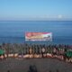 Ratusan Personel dan Warga Gotong Royong di Pantai Loang Baloq Peringati Hari Bakti Kodam  IX/Udayana