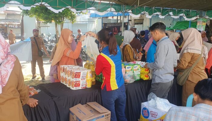 Pasar Murah Lombok Barat Hadir Sediakan Sembako Murah Dikawal Ketat Polisi