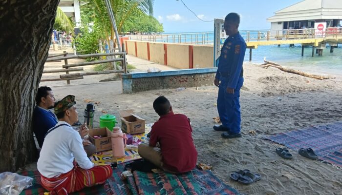 Pastikan Liburan Aman, Sat Polairud Polres Lombok Barat Beri Imbauan Khusus Bagi Orang Tua di Senggigi