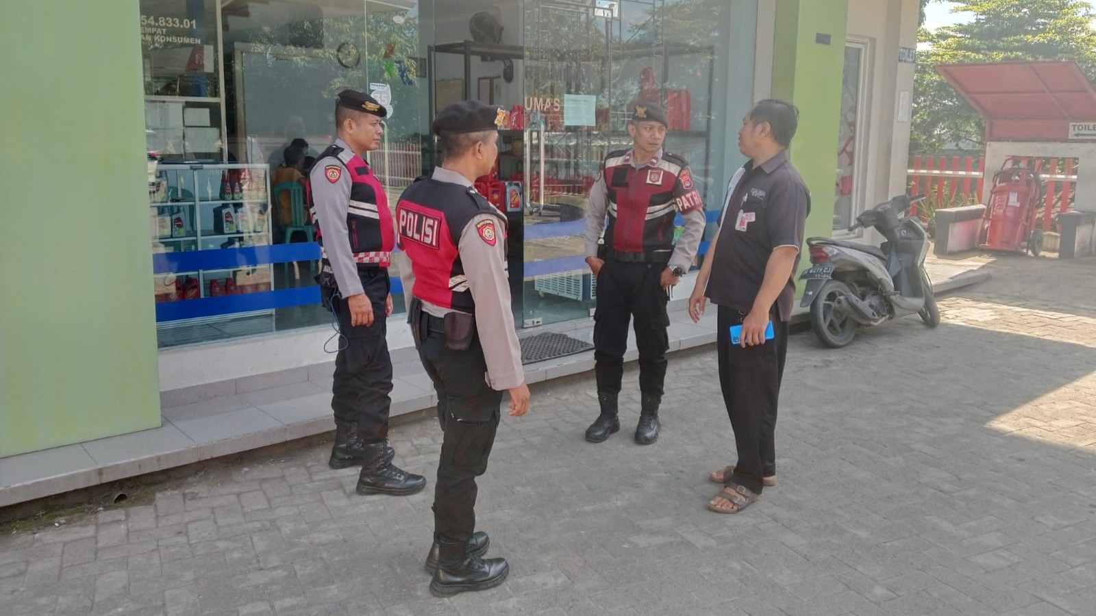 Polres Lombok Barat Patroli SPBU dan Sosialisasi KEMOS