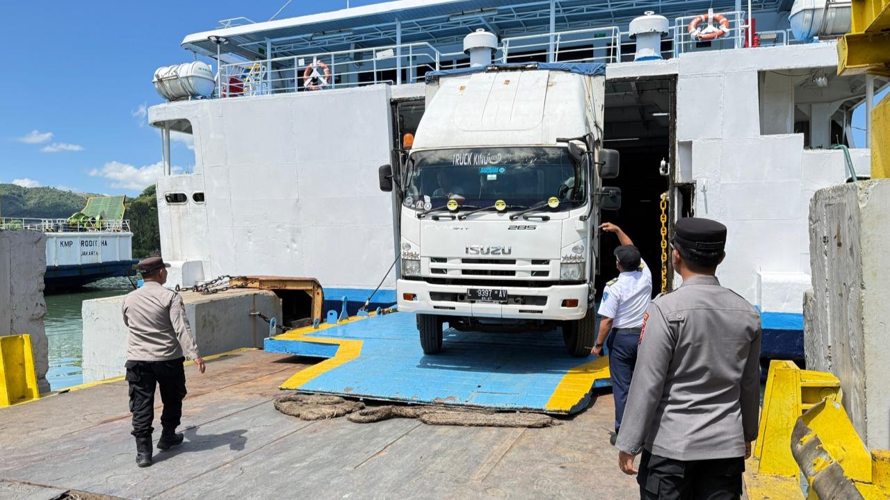 Polsek Kawasan Pelabuhan Lembar Amankan KMP Dharma Ferry IX