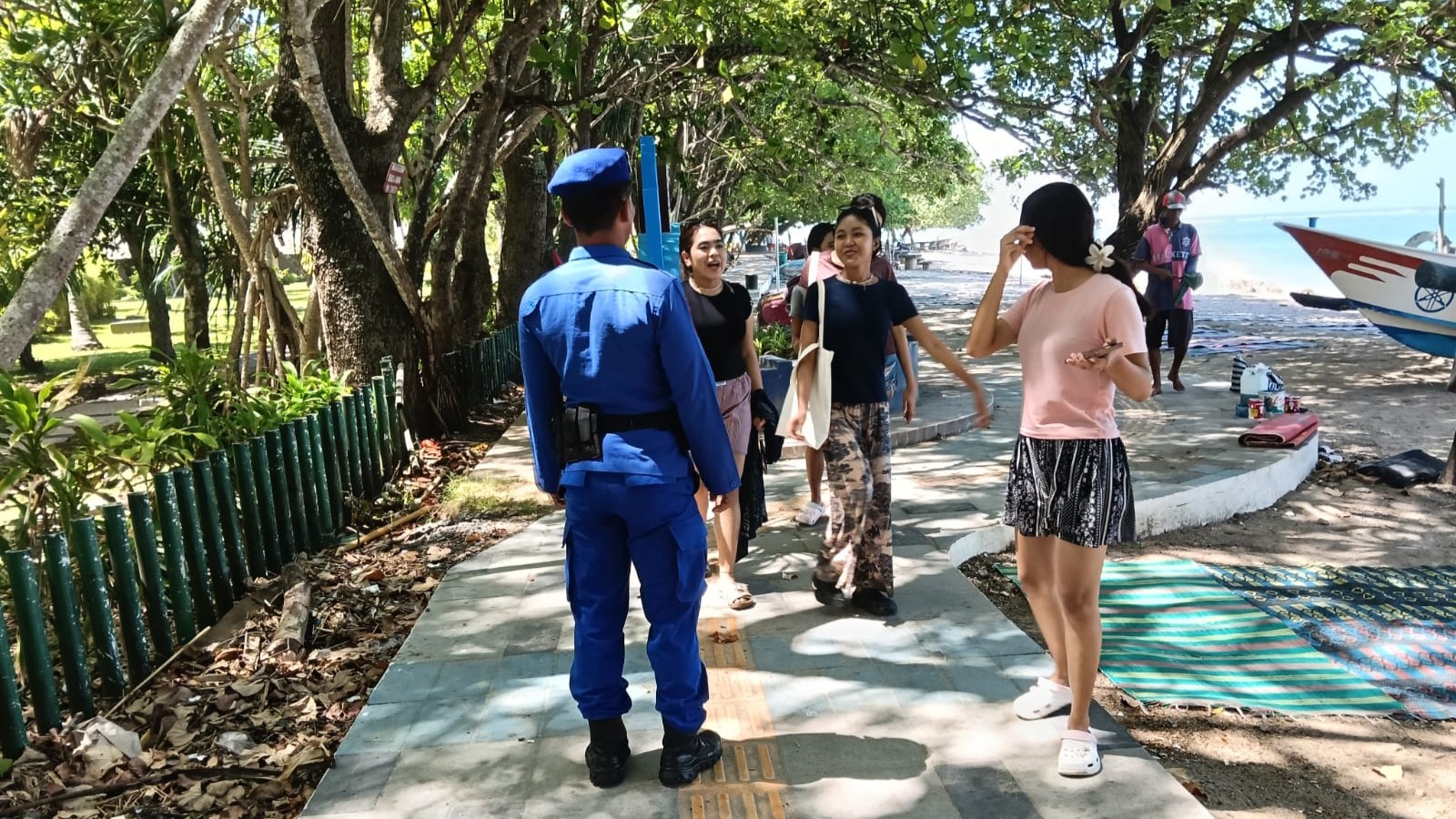 Sat Polairud Polres Lombok Barat Jaga Pantai Senggigi