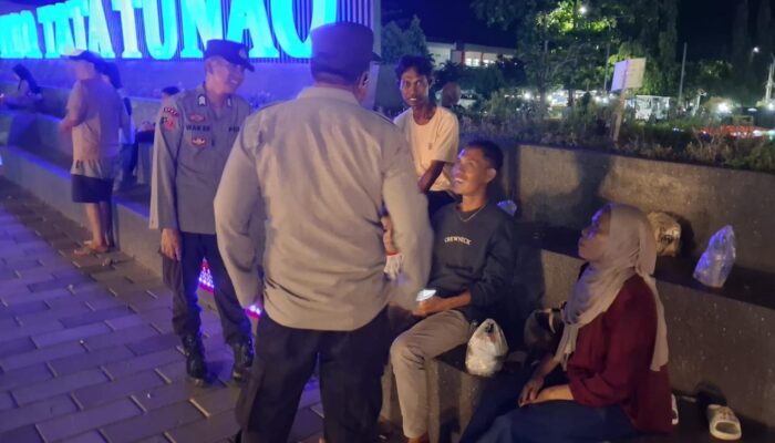 Patroli Malam, Polsek Tanjung Sampaikan Imbauan Kamtibmas di Alun-Alun Dayan Gunung