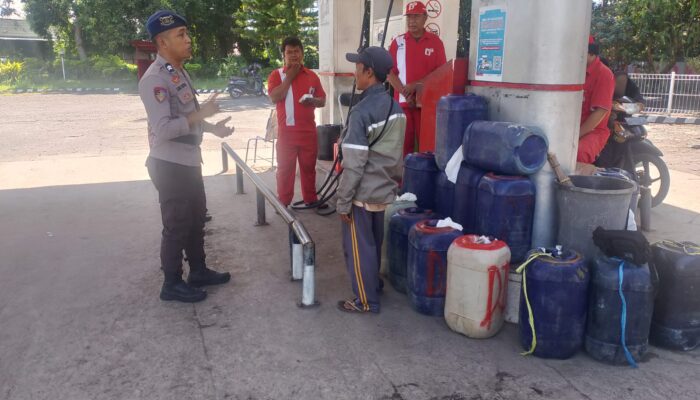 Sat Polairud Polres Lombok Utara Awasi Penyaluran BBM Bersubsidi di Wilayah Pesisir Pemenang