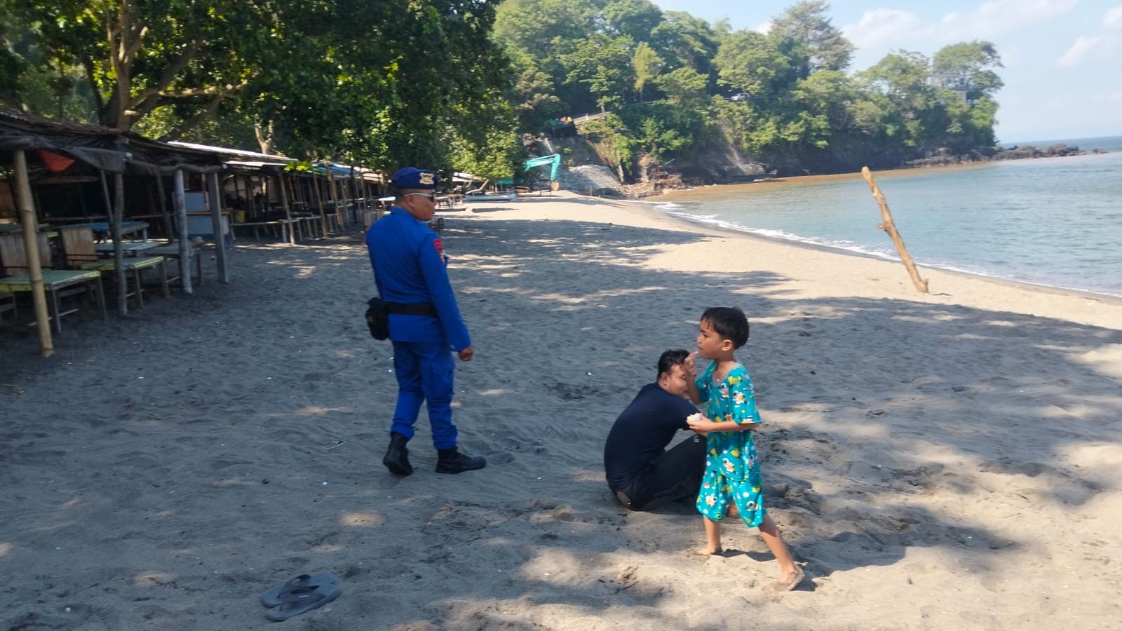 Polres Lombok Barat Jaga Kamtibmas di Pantai Senggigi