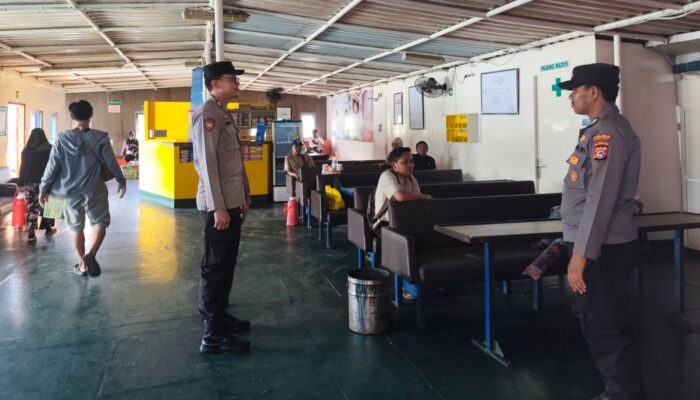 Arus Mudik Liburan Mulai Padat, Personel Gabungan Siaga Penuh di Dermaga Pelabuhan Lembar