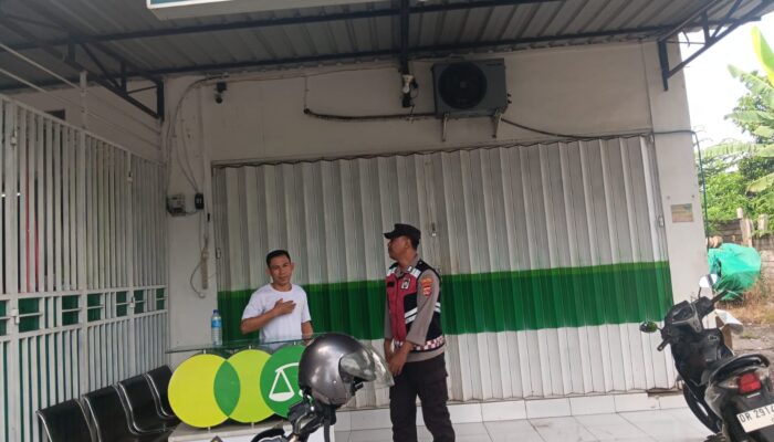 Patroli Objek Vital, Polsek Bayan Sambangi Security Pegadaian Cabang Bayan di Desa Anyar