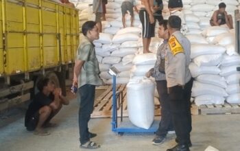 Komitmen Polsek Gerung Mengawal Distribusi Komoditas Strategis untuk Menjaga Ketahanan Pangan