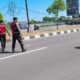Cegah Balap Liar Melalui Patroli Preventif, Personel Polres Lombok Barat Justru Temukan Hal Tak Terduga Ini di Jalan