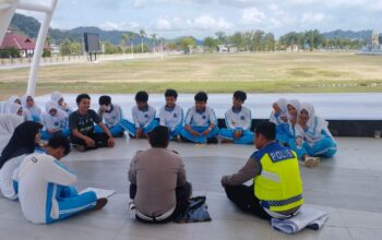 Sat Lantas Polres Lombok Barat Ajak Pelajar Tertib Berlalu Lintas