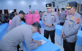 Komitmen Berantas Narkoba, Kapolda NTB Pimpin 11.164 Personel Teken Pakta Integritas